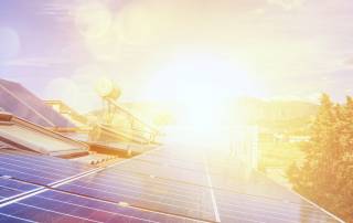 Eine Photovoltaikanlage nutzt die Sonnenenergie zur Stromproduktion