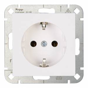 Auf dem Bild ist die KOPP 949329007 SCHUKO-Steckdose HK07 mit Berührungsschutz zu sehen