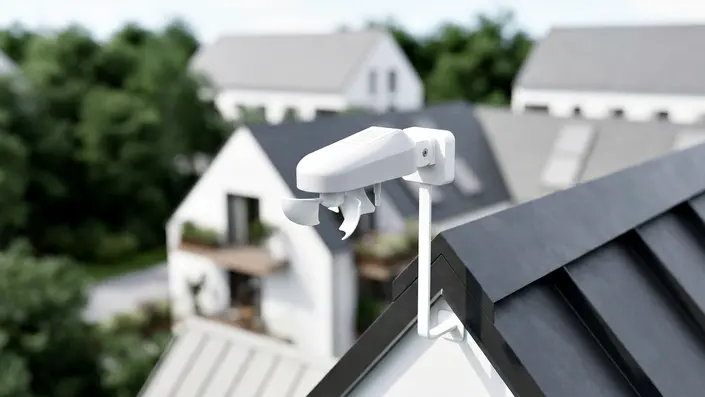 Die Elsner Windancer Wetterstation mit GPS auf einem Dach installiert.