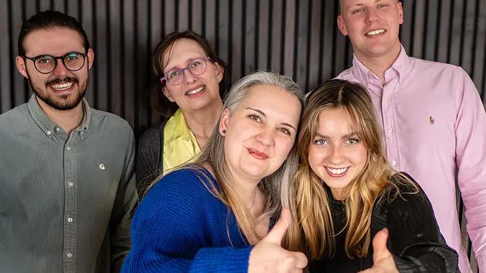 Auf dem Bild sind fünf Voltus Mitarbeiter zu sehen.