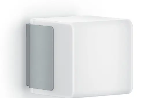 STEINEL 055523 LED-Außenleuchte L 835 SC 9,1 W, 616 lm, IP44, Bewegungsmelder, Bluetooth | silber