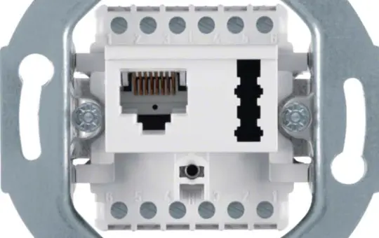 HAGER WDF4104 Netzwerkdose UP UAE/TAE, 6 F+N | polarweiß matt