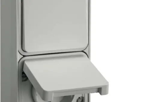 HAGER WNC082B SCHUKO Aufputzkombination IP55 W.1 Wechselschalter/Steckdose, Berührungsschutz | weiß