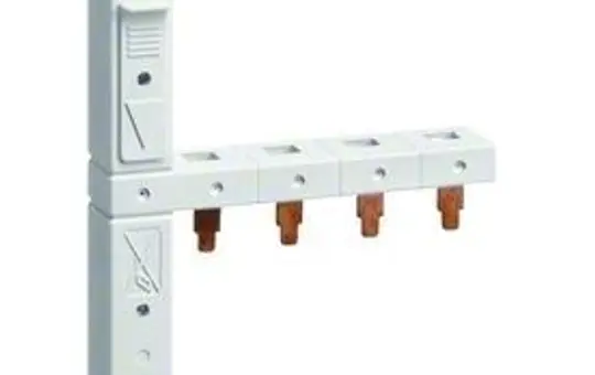 HAGER KCF668L Phasenschiene vertikal 3P+N 3-reihig, links