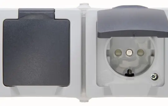 KOPP 137056002 SCHUKO-Steckdose Aufputz IP44 NAUTIC 2-fach, waagerecht, Berührungsschutz, Klappdeckel