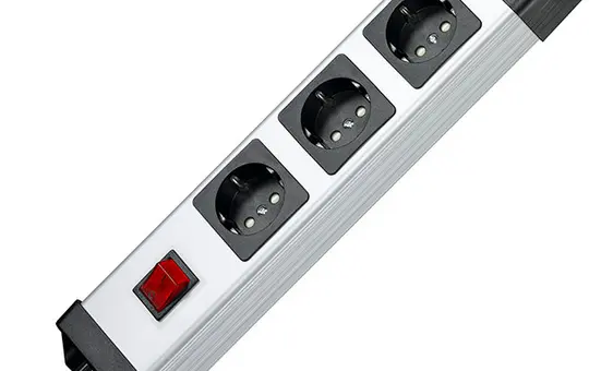 KOPP 226020017 Steckdosenleiste POWERversal 3-fach, Schalter