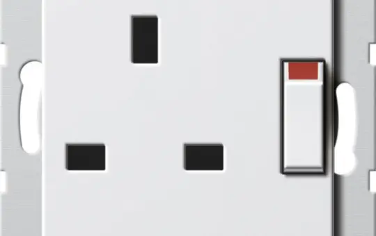 GIRA 277803 internationale Steckdose System 55 GB, Schalter, Berührungsschutz | reinweiß glänzend