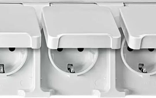 MERTEN MEG2390-8019 SCHUKO-Steckdose AQUASTAR 3-fach, waagerecht, Berührungsschutz | polarweiß