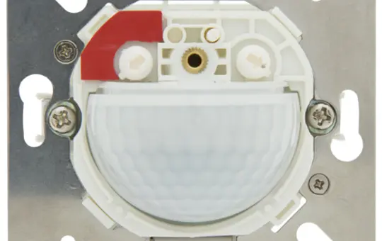 B.E.G. 92666 LUXOMAT Wand-Bewegungsmelder Indoor 180 Relais, 24 V