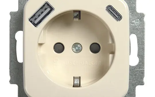 BUSCH-JAEGER 20EUCB2USBAC-212 SCHUKO-Steckdose Duro 2000 USB-A/C, 2,4 A | weiß