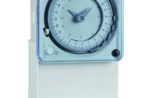 LEGRAND 49750 analoge Fronttafeleinbauuhr MaxiRex Synchronmotor | weiß