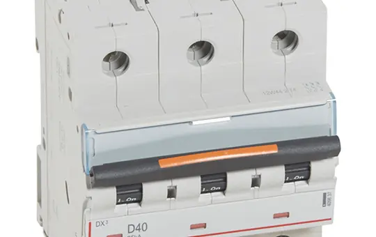 LEGRAND 409837 DX³ Leitungsschutzschalter Typ D 3-polig 40 A, 25 kA, 400 V