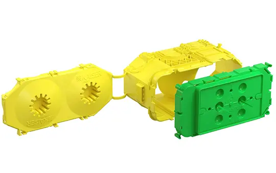 KAISER 1269-03 B¹  Gerätedose für italienische Einbaugeräte 3 Module