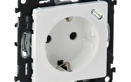 LEGRAND 753135 Steckdose USB C Valena Life erhöhter Berührungsschutz | ultraweiß