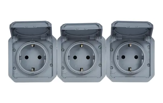 LEGRAND 069578L Einsatz SCHUKO-Steckdose Plexo New 3-fach, horizontal | grau