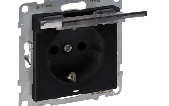 LEGRAND 765323 SCHUKO-Steckdose SEANO mit Klappdeckel, IP21 | schwarz lackiert