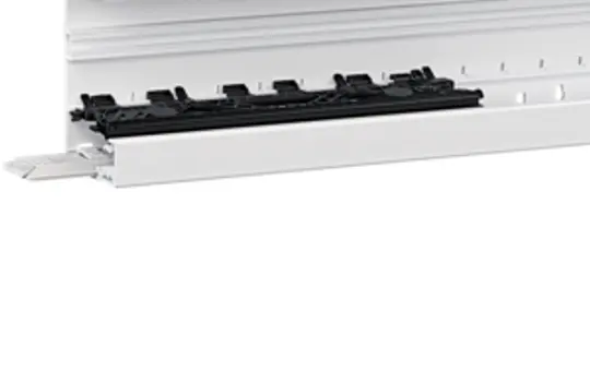 HAGER BRN6513019016 tehalit Brüstungskanal-Unterteil 80 mm, Kunststoff, 3-Kammer-System | verkehrsweiß | 65x130 mm