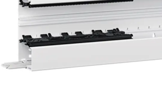 HAGER BRN6517019016 tehalit Brüstungskanal-Unterteil 80 mm, Kunststoff, 3-Kammer-System | verkehrsweiß | 65x170 mm