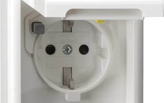 GIRA 267739 FI-Schutzsteckdose WG AP 30 mA, mit Klappdeckel, Shutter, Einzelmontage | reinweiß