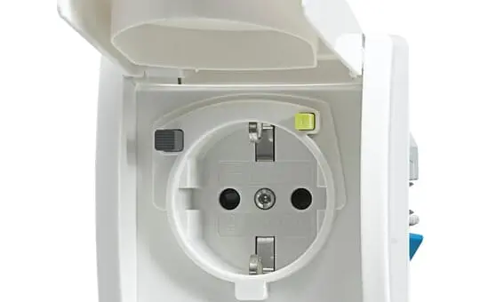 BUSCH-JAEGER 3120 EUGB-44 SCHUKO-Steckdose Allwetter 44 FI-Schutzschalter | alpinweiß