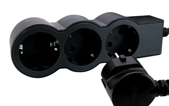 LEGRAND 694550 Steckdosenleiste 3 Steckdosen, flach | schwarz | 1,5 m