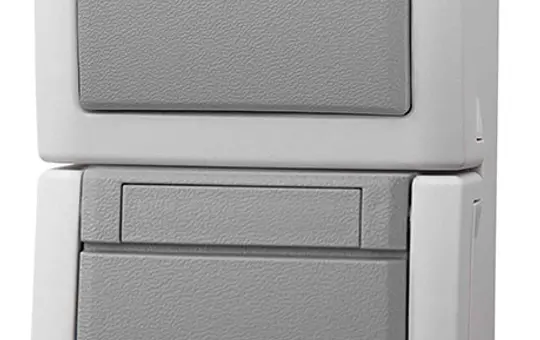 PANASONIC 90591098-DE Kombination Steckdose/Schalter Pacific Wechsel, senkrecht, IP54 | grau