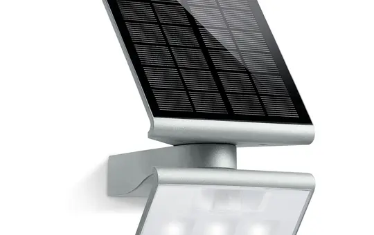 STEINEL 671013 Solarleuchte Xsolar L-S 1,2 W, 150 lm, IP44, Bewegungsmelder | silber